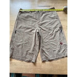 Mountain Hardwear Long Shorts Men Large Tan Red Plaid Zip Pockets Hiking Outdoor